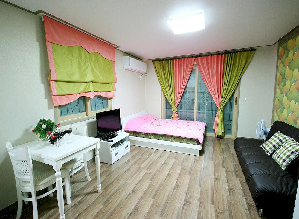 Ever Green Pension Geoje Exterior photo